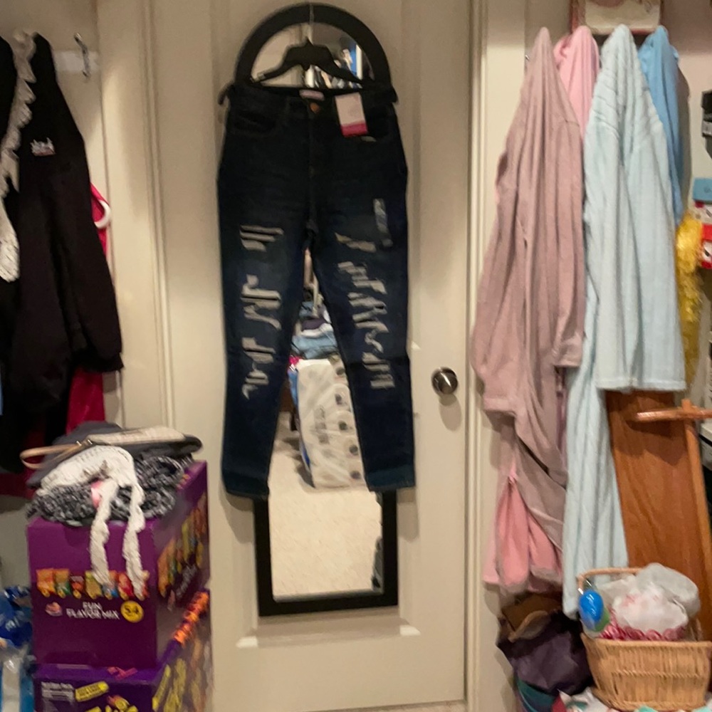 A pair of skinny jeans
